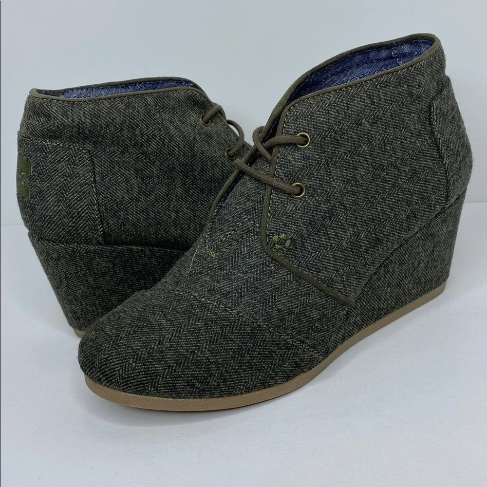 Women's TOMS Herringbone Wedge size 6.5
